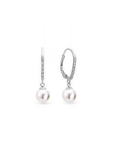 bar-pearl-earrings-6-7mm-white-freshwater-on-model.webp
