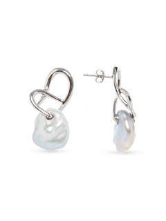 Curvella Earring - mixed-size white baroque freshwater pearl earrings in sterling silver by Nishi Pearls, studio view